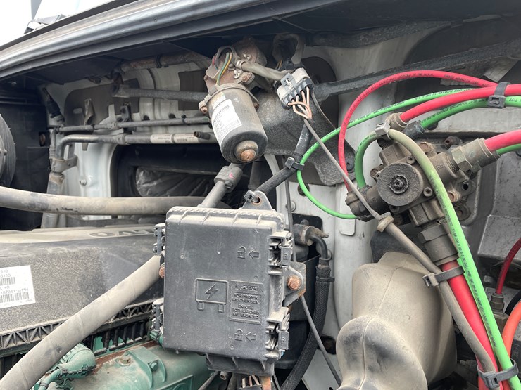 #116-•-2018-volvo-single-axle-day-cab-semi-tractor-(has-wi-title)-image-62