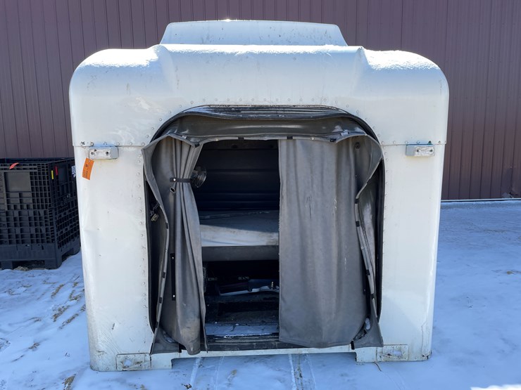 #3937-•-semi-sleeper-cab-image-2