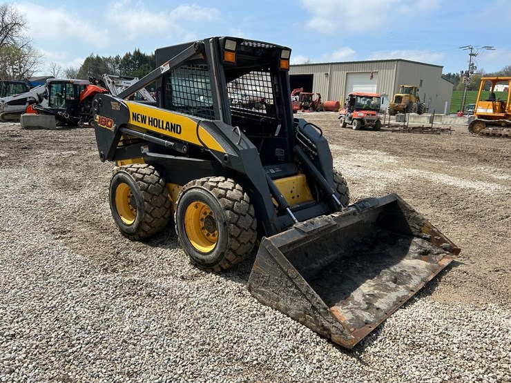 new-holland-l180-image-6