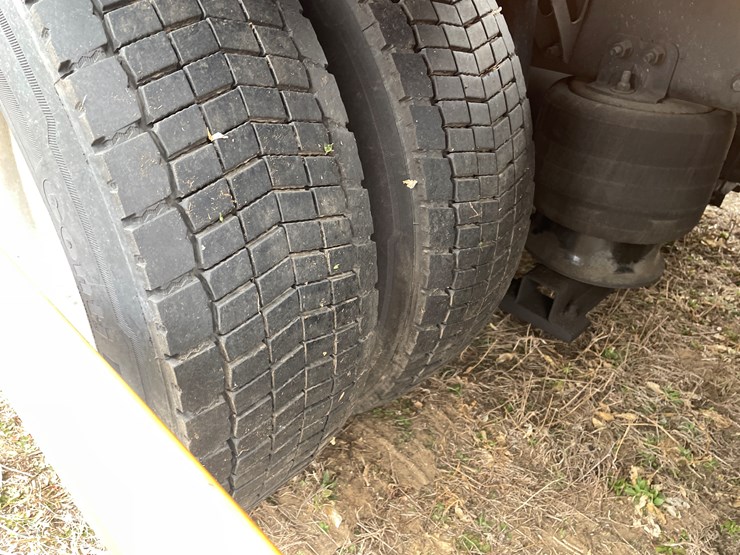 #110-•-2014-volvo-car-hauler-semi-and-trailer-(has-wi-title)-image-58