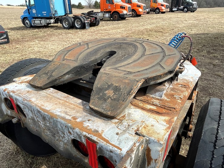 1983-fruehauf-semi-image-17