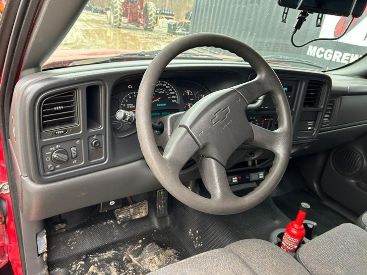 2004-chevrolet-1500-image-25