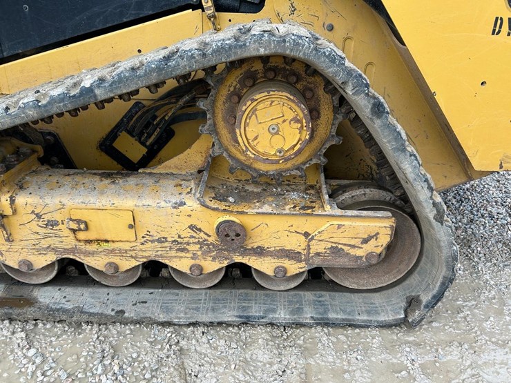 2021-caterpillar-299d3-image-19