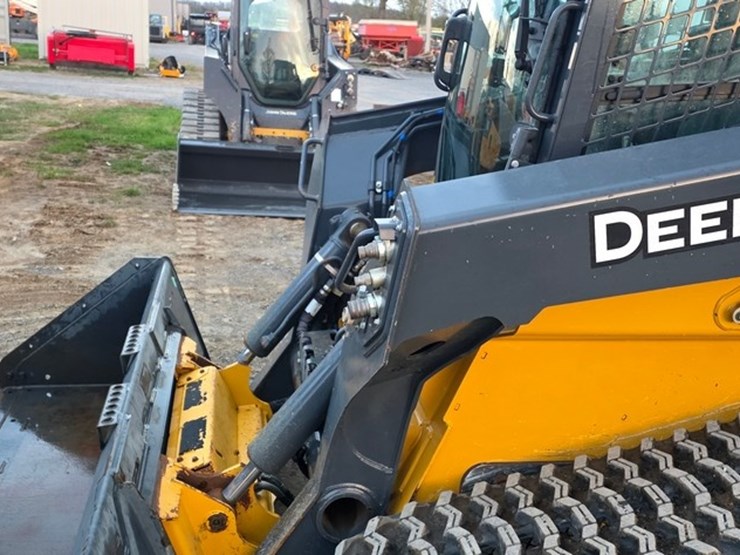 2023-deere-331g-image-32