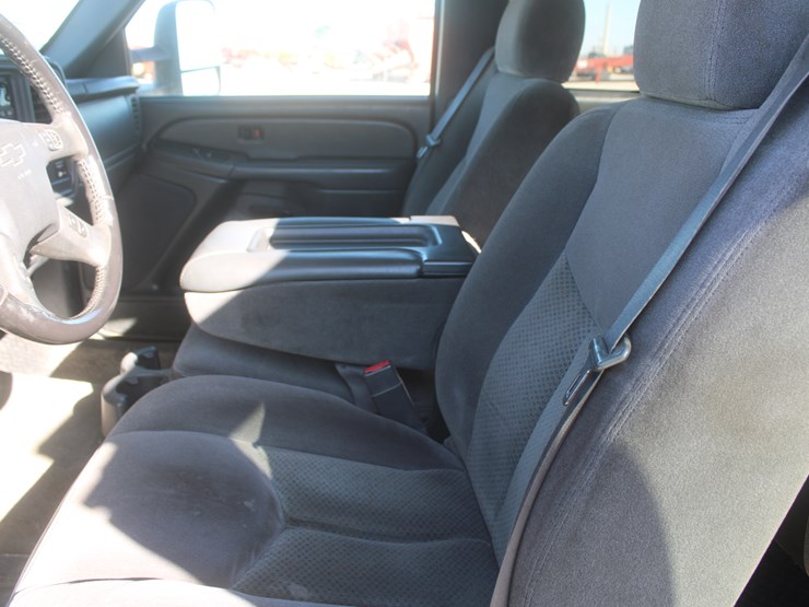 2006-chevrolet-2500-image-23