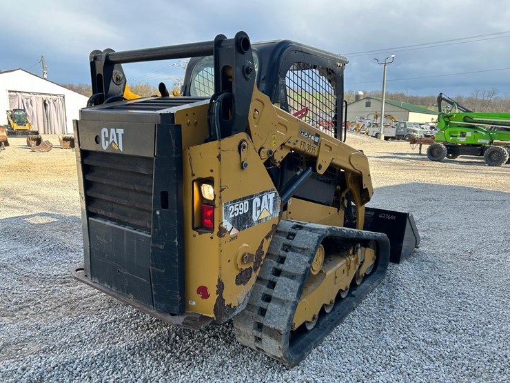 2015-caterpillar-259d-image-4