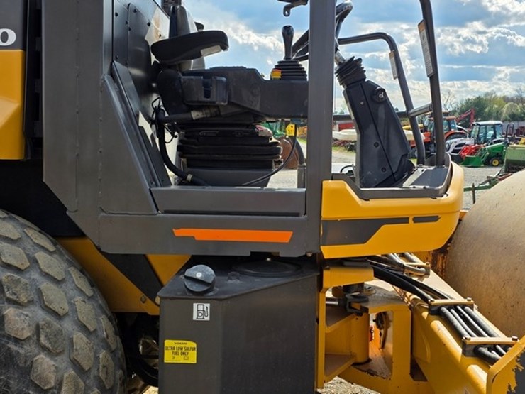 2018-volvo-sd115b-image-30