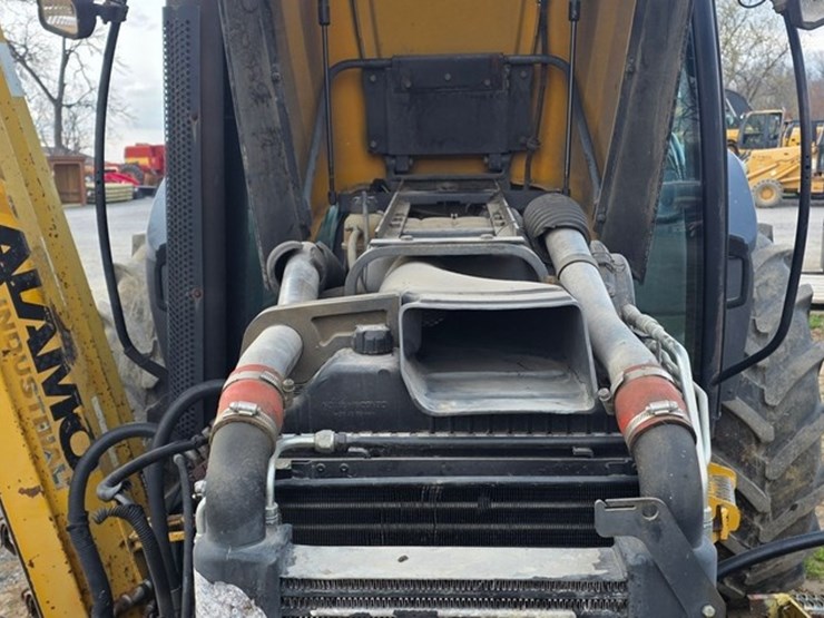 2006-new-holland-ts135a-image-54