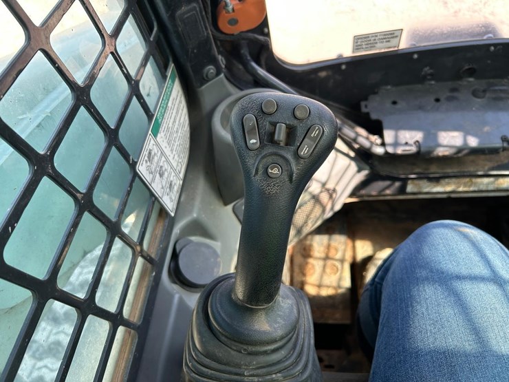 2022-bobcat-t770-image-26