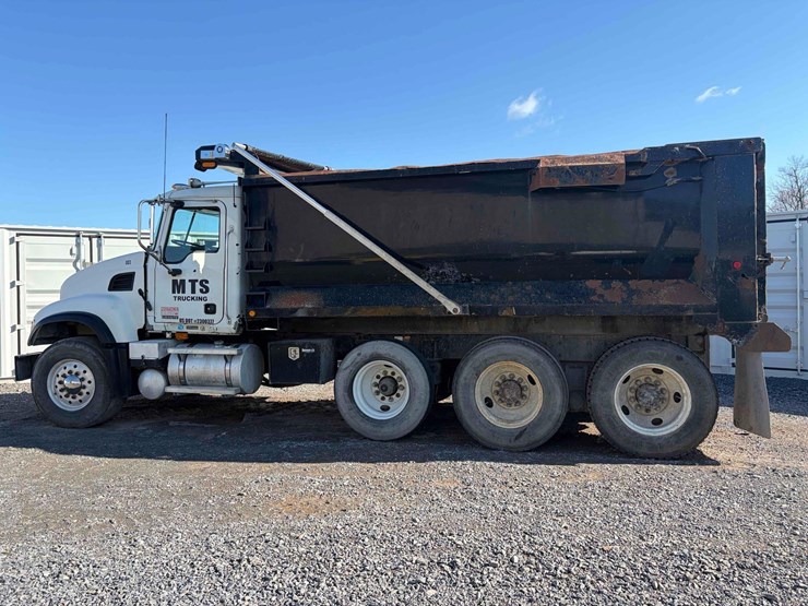 2007-mack-cv713-tri-axle-dump-image-5