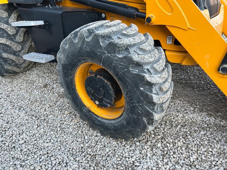 2021-jcb-3cx-image-10