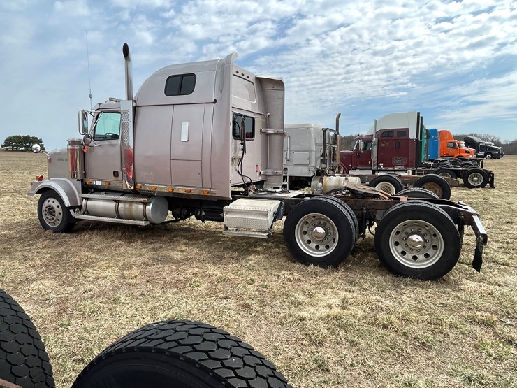 #128-•-2003-western-star-sleeper-cab-semi-tractor-(has-wi-title)-(non-runner)-image-8