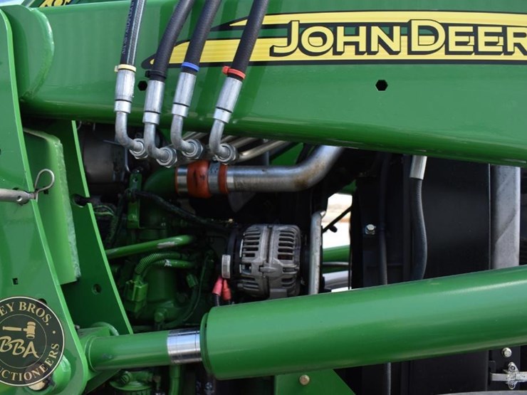 2014-john-deere-6140d-image-36