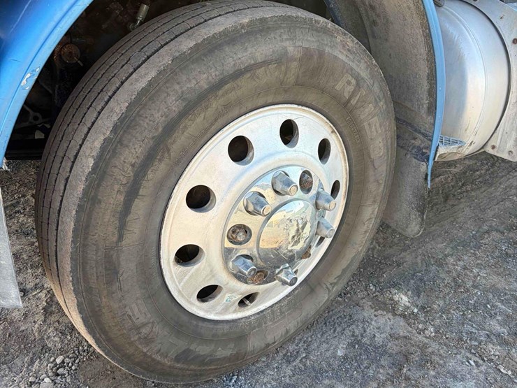 1996-peterbilt-tri-axle-dump-image-9