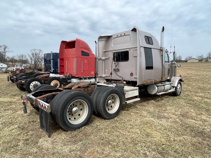 #128-•-2003-western-star-sleeper-cab-semi-tractor-(has-wi-title)-(non-runner)-image-5