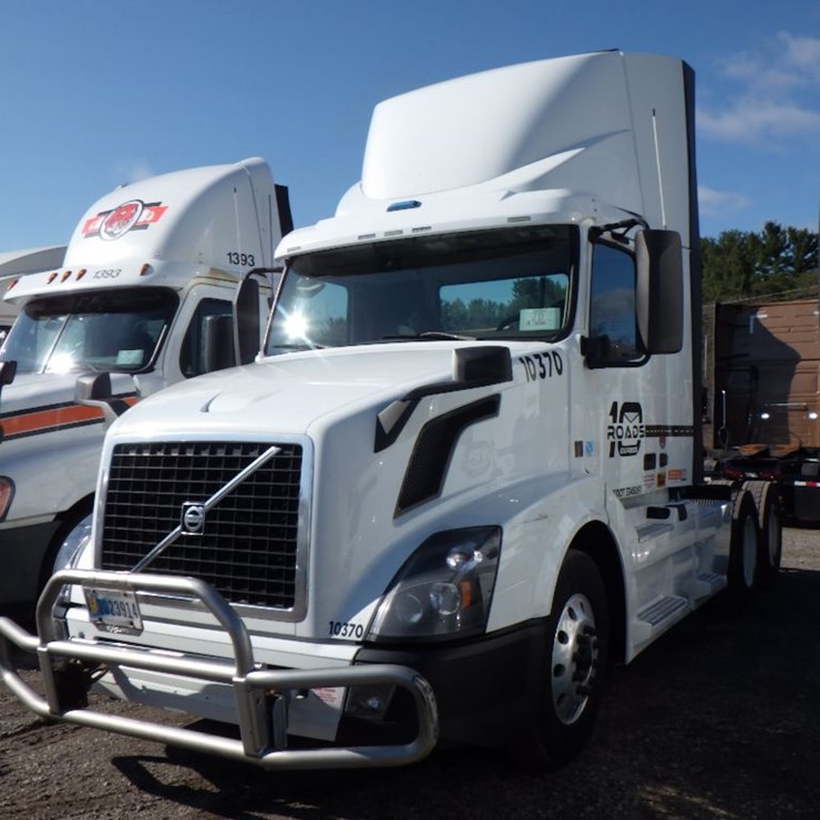 2018 VOLVO VNL300