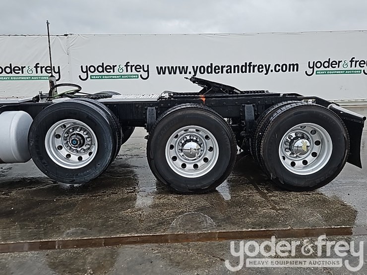 2014-peterbilt-579-image-13