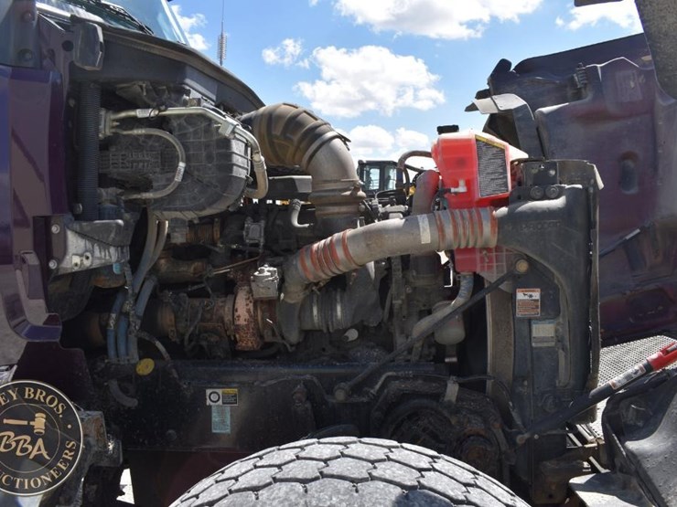 2019-kenworth-t880-image-30