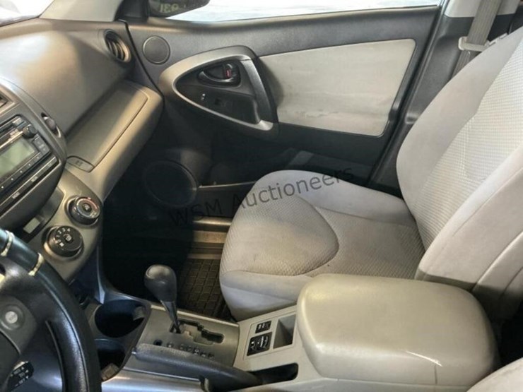 2012-toyota-rav4-image-19