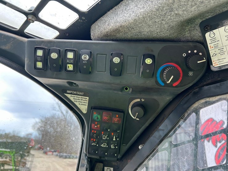 2020-deere-332g-image-19