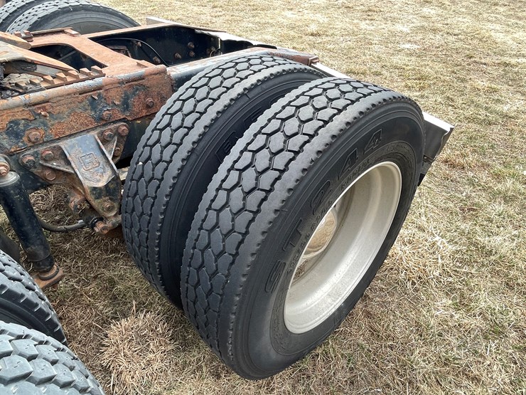 #128-•-2003-western-star-sleeper-cab-semi-tractor-(has-wi-title)-(non-runner)-image-29