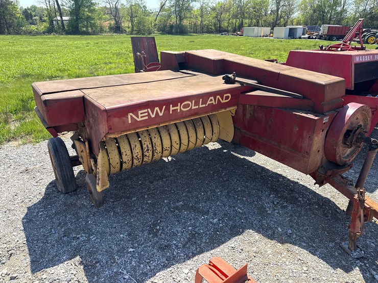 new-holland-310-image-1