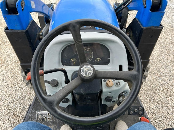 new-holland-boomer-40-image-27