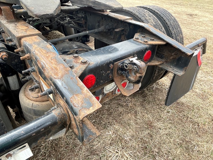 #113-•-2017-freightliner-single-axle-day-cab-semi-tractor-(has-wi-title)-image-25