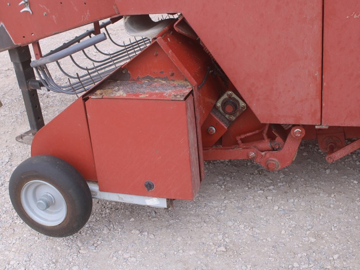 hesston-4910-image-24