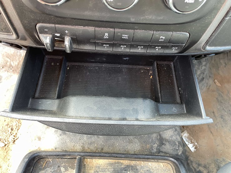 2015-dodge-2500-image-82