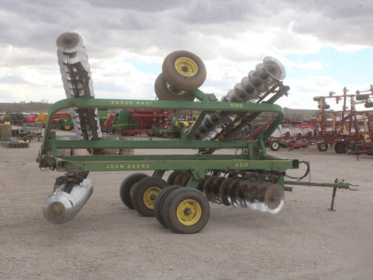 john-deere-220-image-9