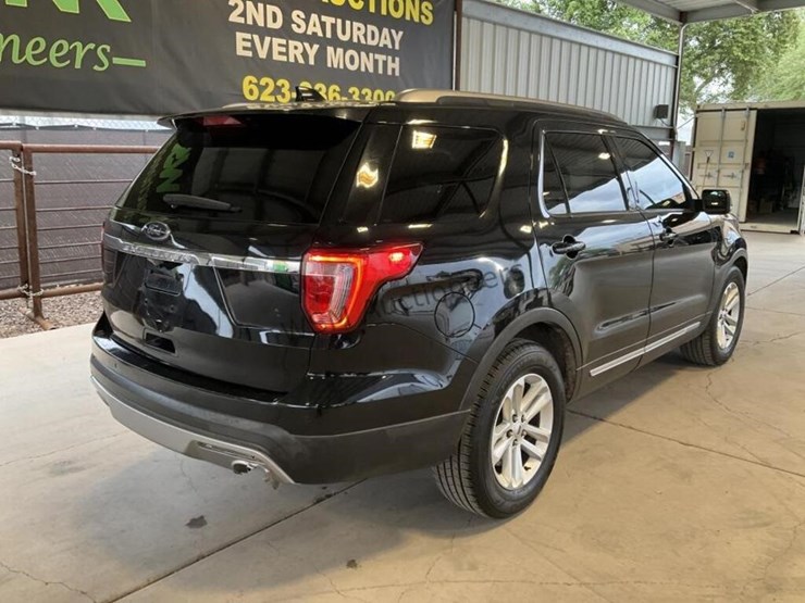 2016-ford-explorer-xlt-image-7