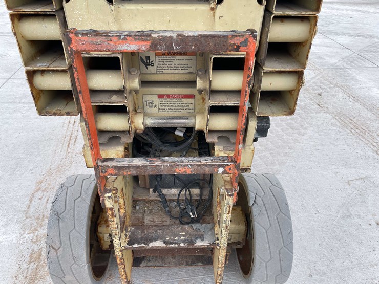 2008-jlg-2630es-image-18