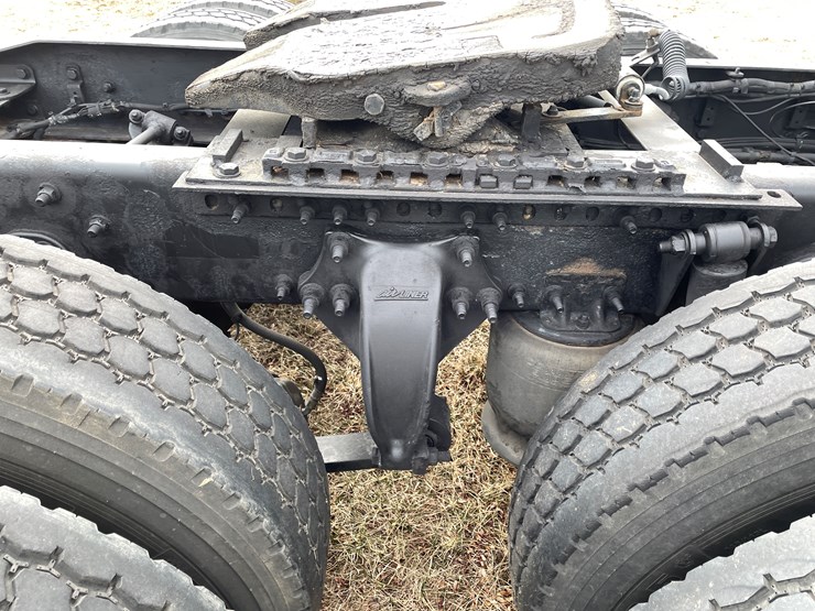 #104-•-2016-freightliner-cascade-evolution-sleeper-cab-semi-tractor-(has-wi-title)-image-29