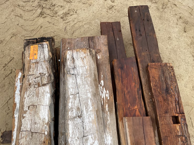 #3979-•-(15)-hand-hewn-barn-beam-face-boards-image-11