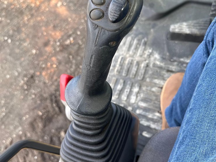 2018-komatsu-pc210-lc-11-image-30