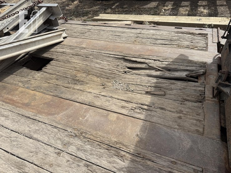 2013-2013-mov-hall-trailer-image-21