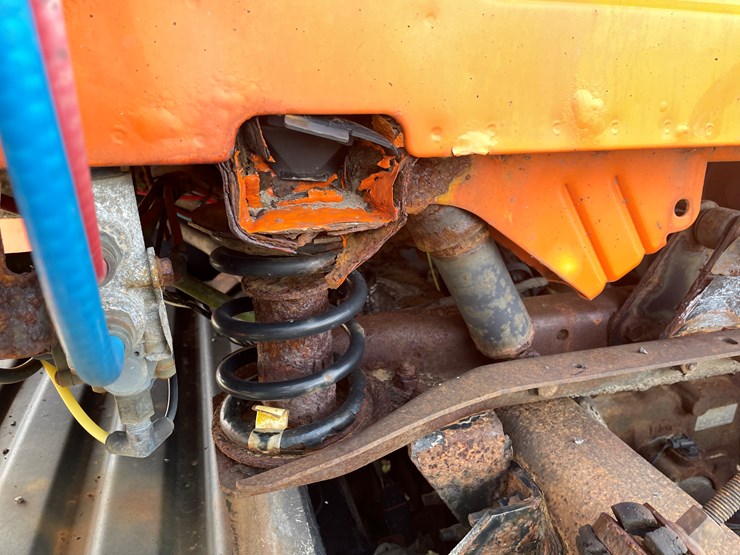 #123-•-2006-volvo-day-cab-semi-tractor-(has-wi-title)-image-58