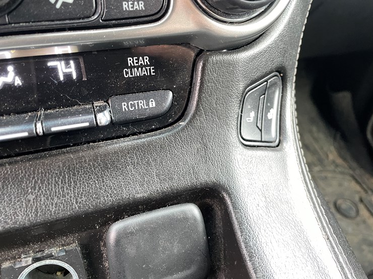 2015-chevrolet-suburban-image-72