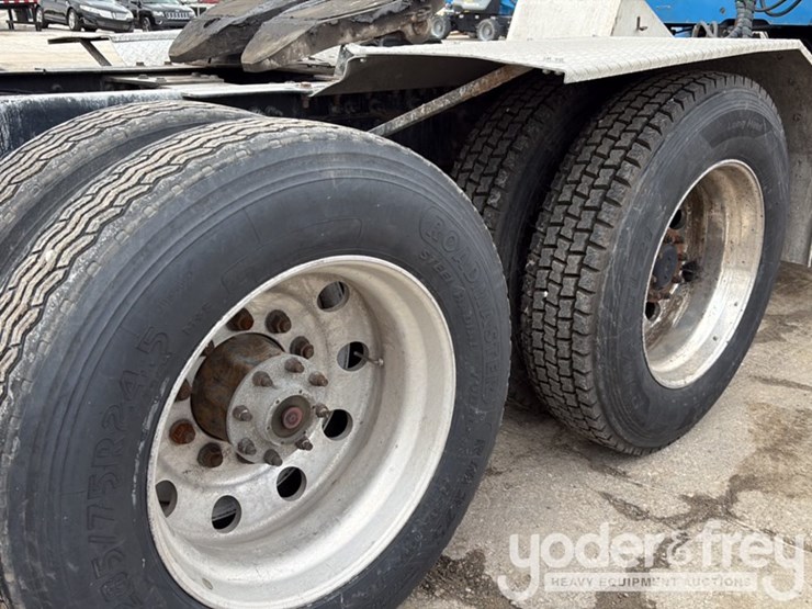 2018-peterbilt-579-image-89