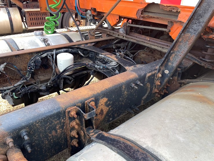 #123-•-2006-volvo-day-cab-semi-tractor-(has-wi-title)-image-21