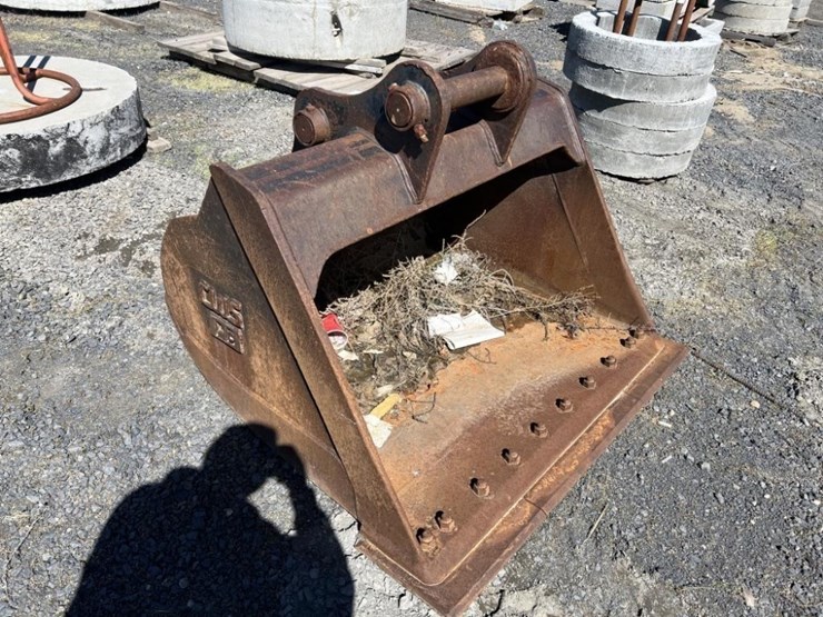 cws-56"-muck-bucket-image-2