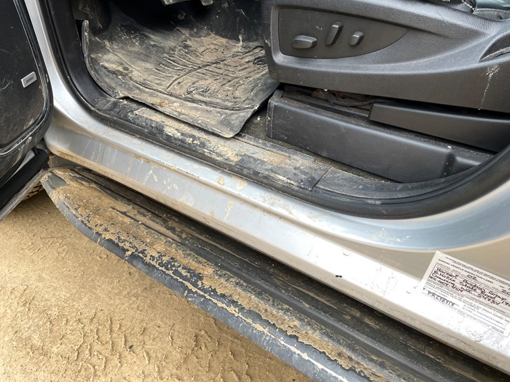 2015-chevrolet-suburban-image-34