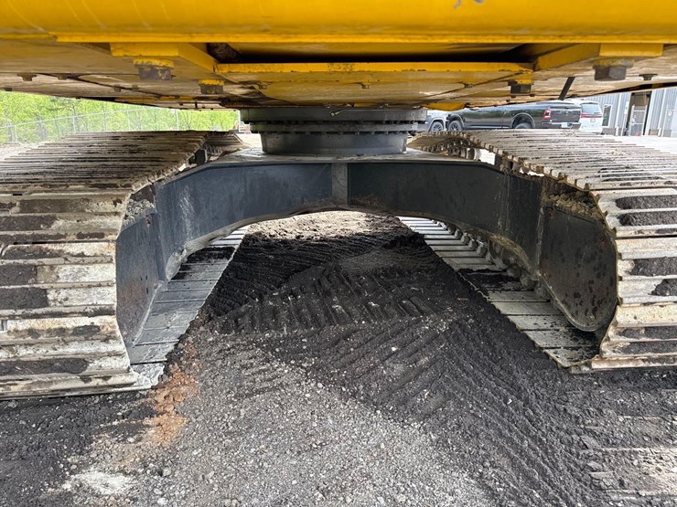 2021-komatsu-pc210-lc-11-image-20