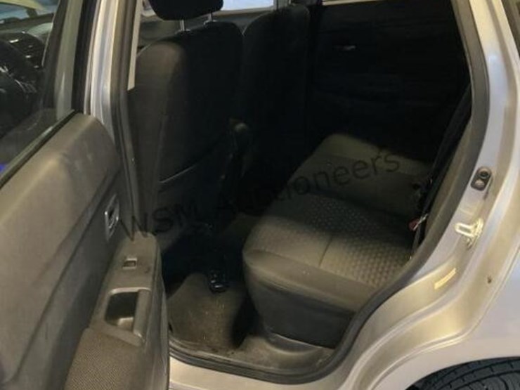 2011-mitsubishi-outlander-image-25