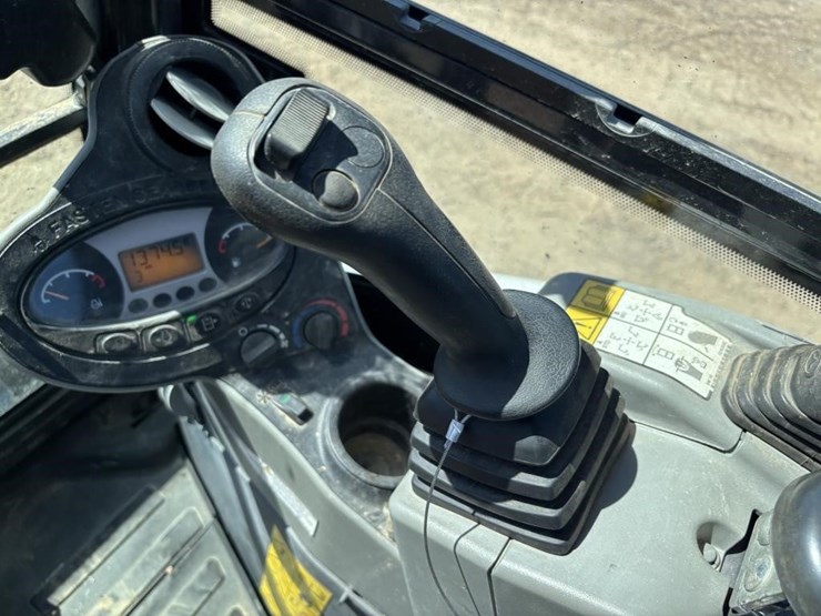 2020-bobcat-e26-image-31