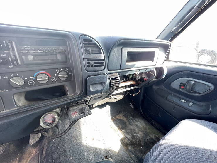 2000-chevrolet-2500-image-40