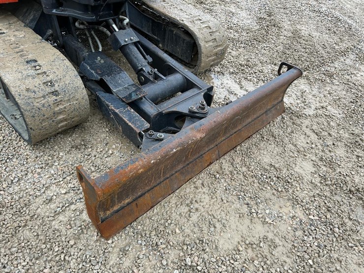 2016-kubota-kx040-4-image-9