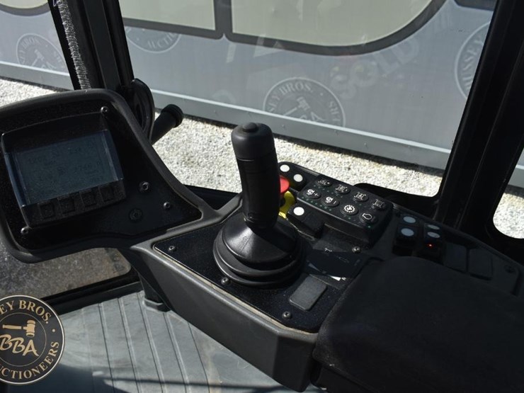 2015-caterpillar-cs66b-image-35