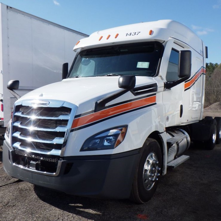 2021 FREIGHTLINER CASCADIA 126